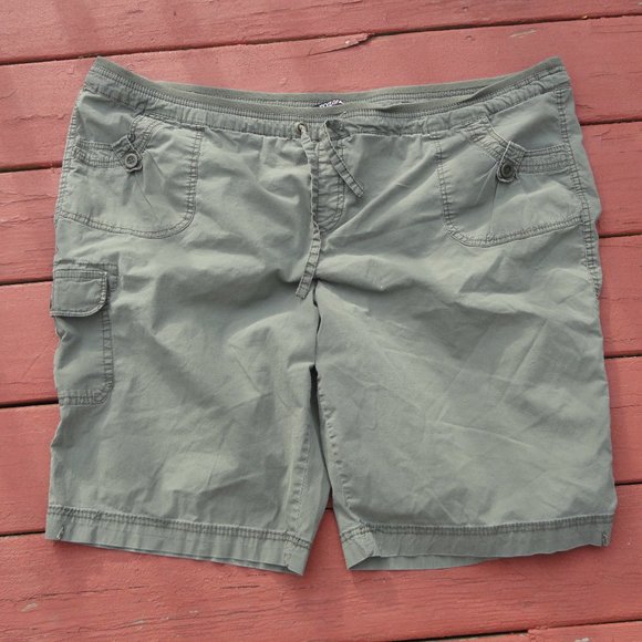 Roz & Ali Pants - Roz & Ali military Green Cargo style womens shorts, Drawstring top, 22W~…